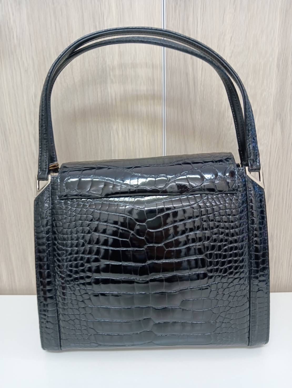 【リアル・シャイニングクロコ】ハンドバック フォーマル ターンロック 金具 黒 ✨美品✨クロコダイル シャイニング ハンドバッグ ターンロック