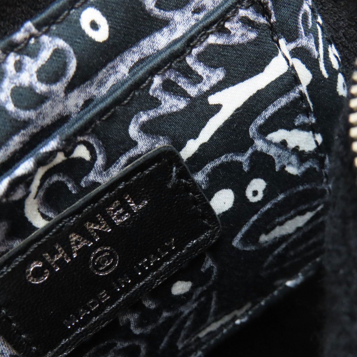 CHANEL シャネル シュシュ付き ペイズリー柄 シルバー金具 化粧ポーチ 