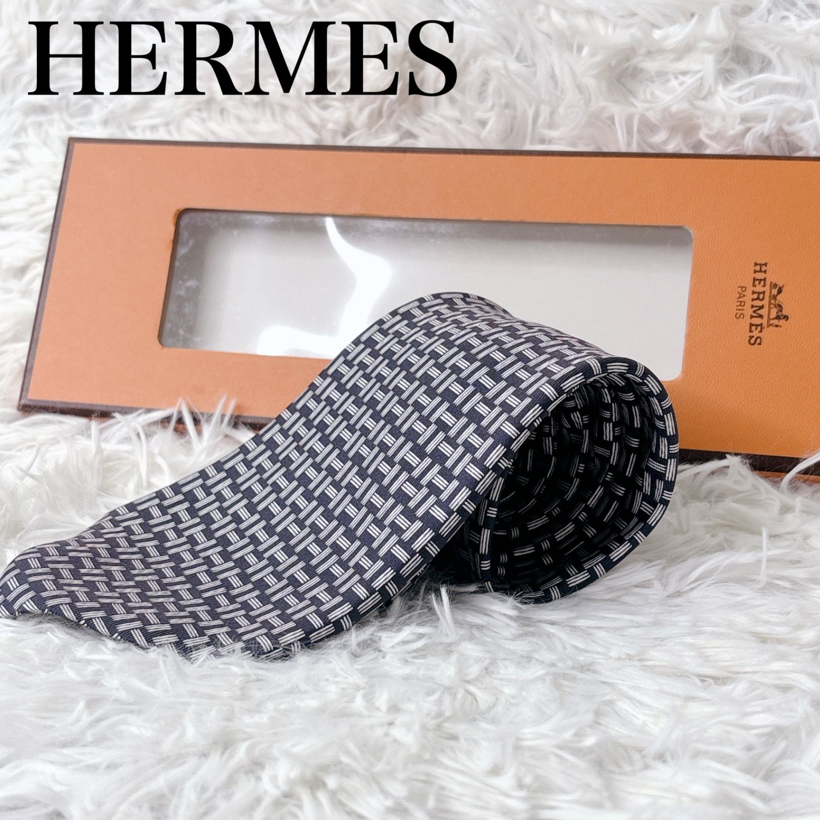 未使用保管品 HERMES 幾何学模様 ネクタイ 専用ボックス付き