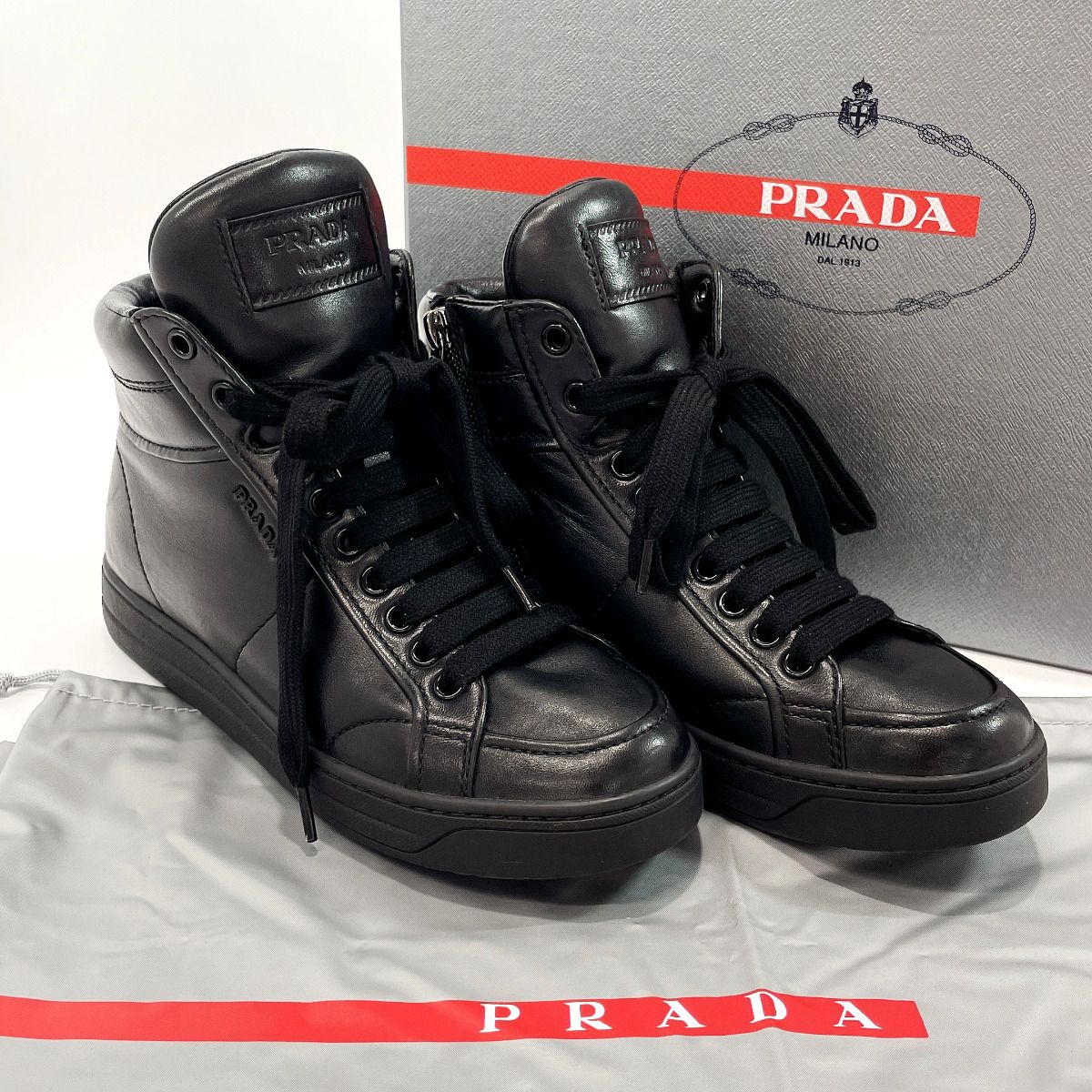 PRADA ブラックハイカットスニーカー - スニーカー