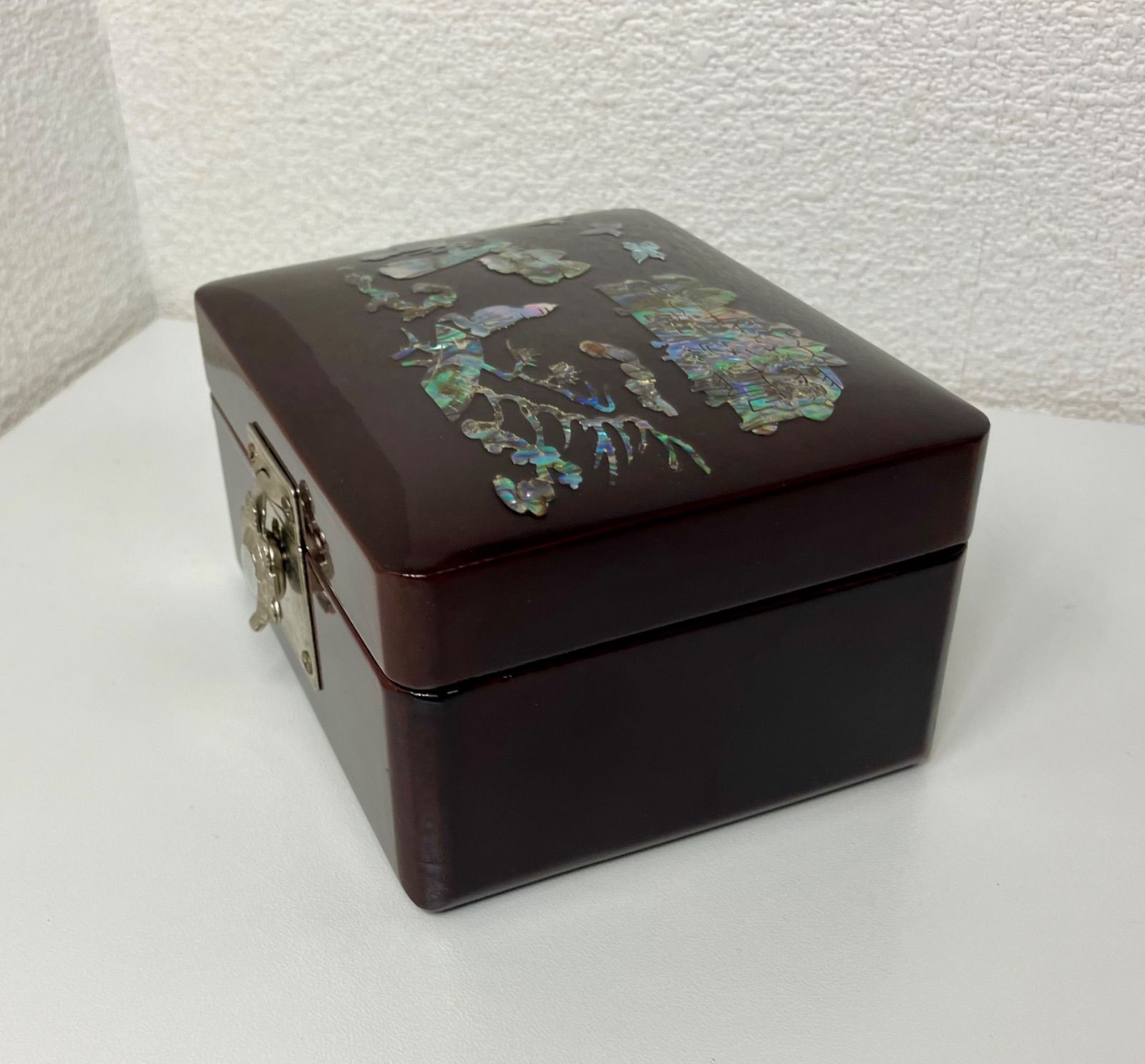 【韓国】伝統　螺鈿細工　貝殻装飾　漆器　オルゴール付き宝石箱　ジュエリーBOX 韓国伝統 螺鈿細工 貝殻装飾 漆器 オルゴール付き 宝石箱