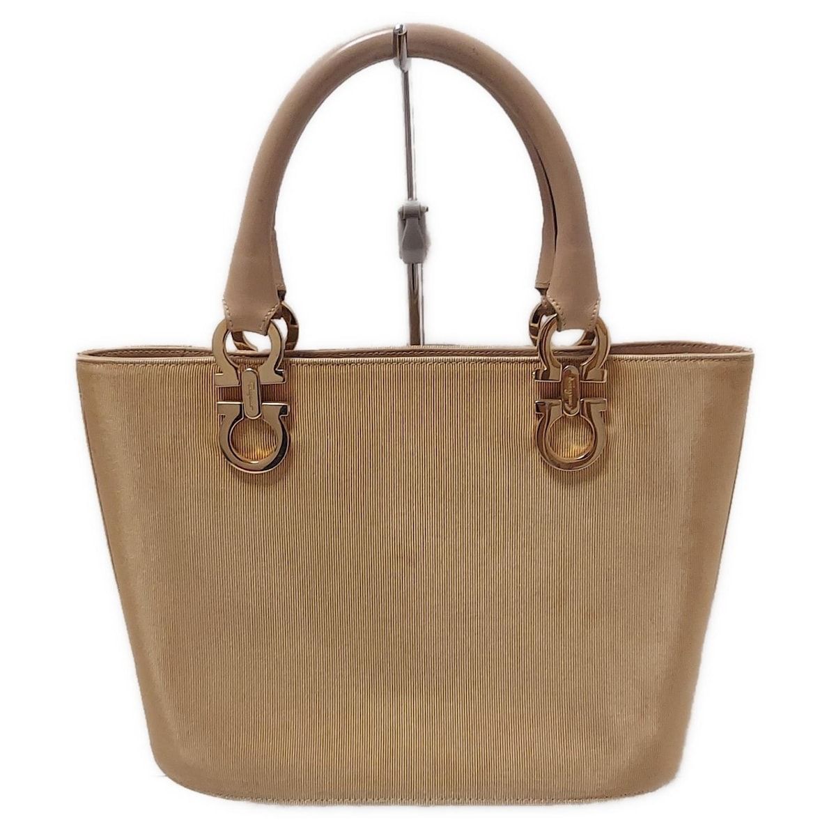 激レア✨極美品 フェラガモ 本革レザー 編み込み ハンドバッグ 大容量 なめらか 激レア✨極美品 フェラガモ 本革レザー 編み込み ハンドバッグ