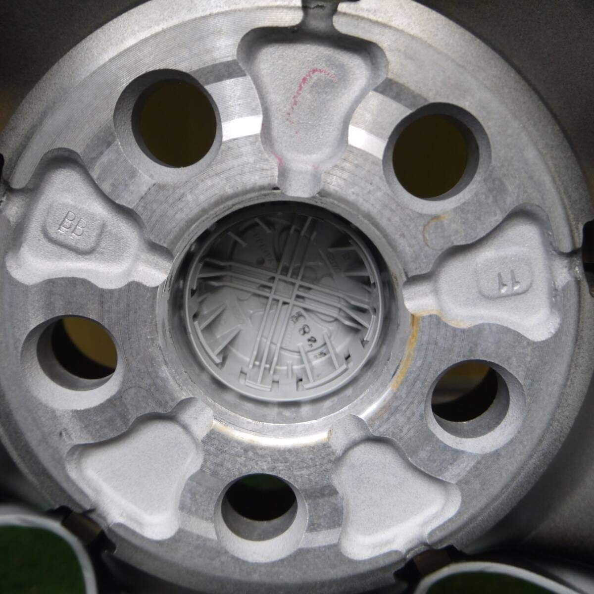 新車外し 中古 トヨタ プリウス 50系 純正 17インチ 7J +50 PCD 100 5