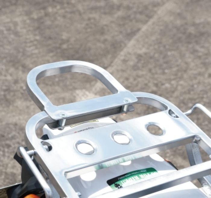 ZZR1100　D型　 RALLY591　ラリー アルミ リアキャリア　 　定価12744円　ラフ＆ロードスポーツ　スーパーライトキャリア　　 新品・4営業日で発送ラリー(RALLY) ラリー５９１アルミキャリア