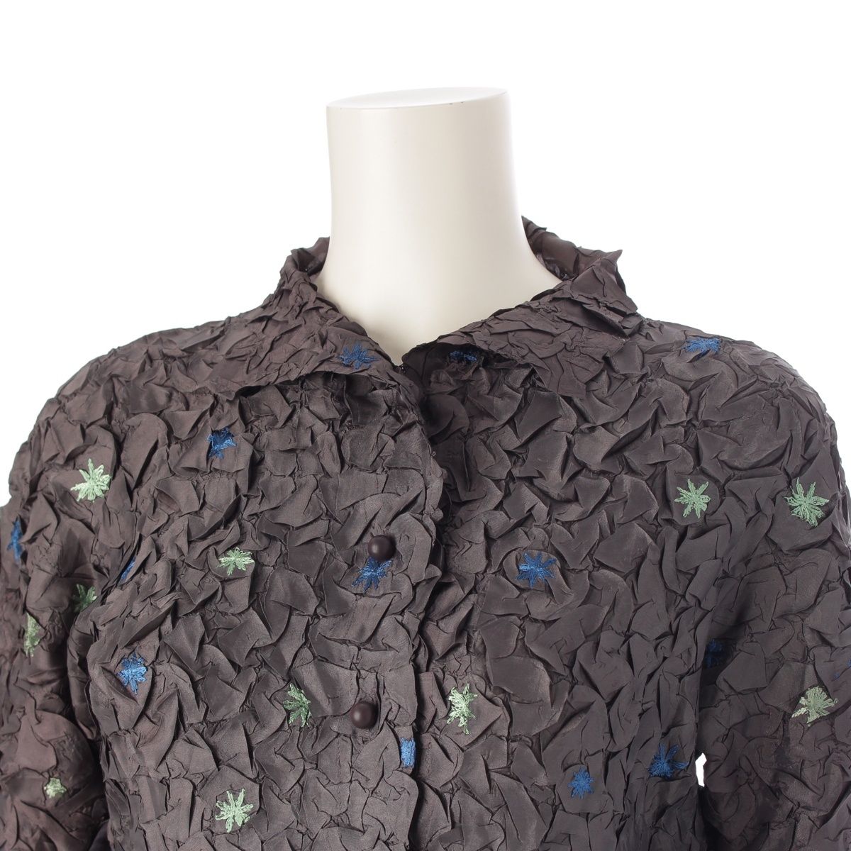 ISSEY MIYAKE トップス 刺繍 Tops – ISSEY MIYAKE ONLINE STORE