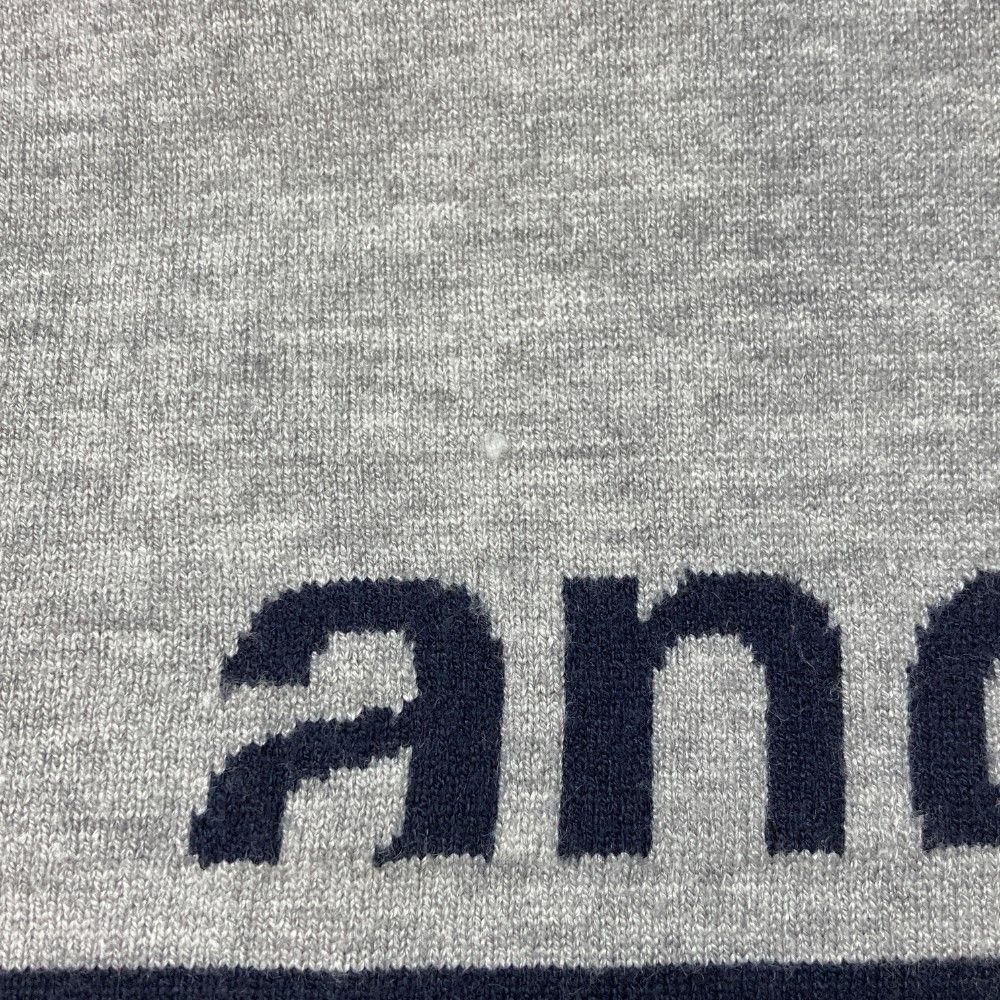 サイズ：M AND PER SE アンパスィ  ニットセーター  グレー系 [240101444733] ゴルフウェア メンズ ストスト AND PER SE アンパスィ ニットセーター ロゴ柄 グレー系 L