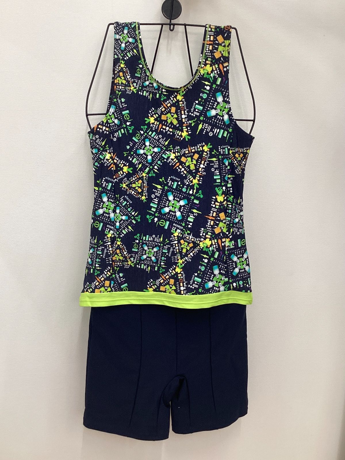 ellesse スイミング用水着［新品/未使用］ ネイビーブルー /キャップ付き ellesse スイミング用水着［新品/未使用］ ネイビーブルー