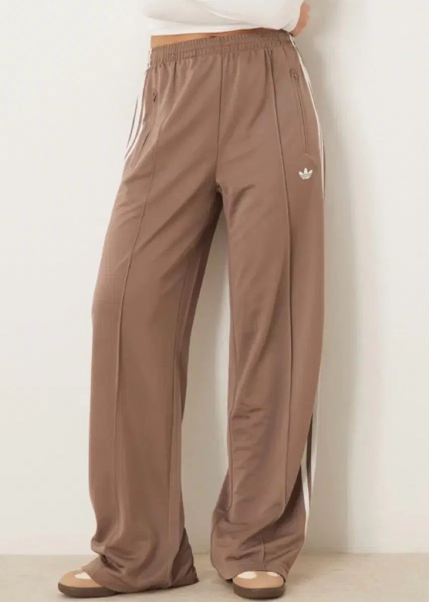 アディダス ファイヤーバード ルーズ トラックパンツ M トレー スブラウン 未開封