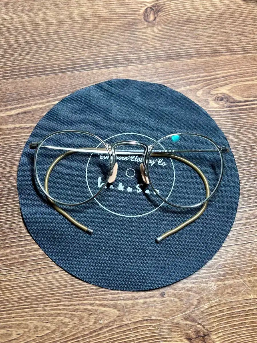 エストラコ X Hakusan Megane 白山眼鏡店 弁護人