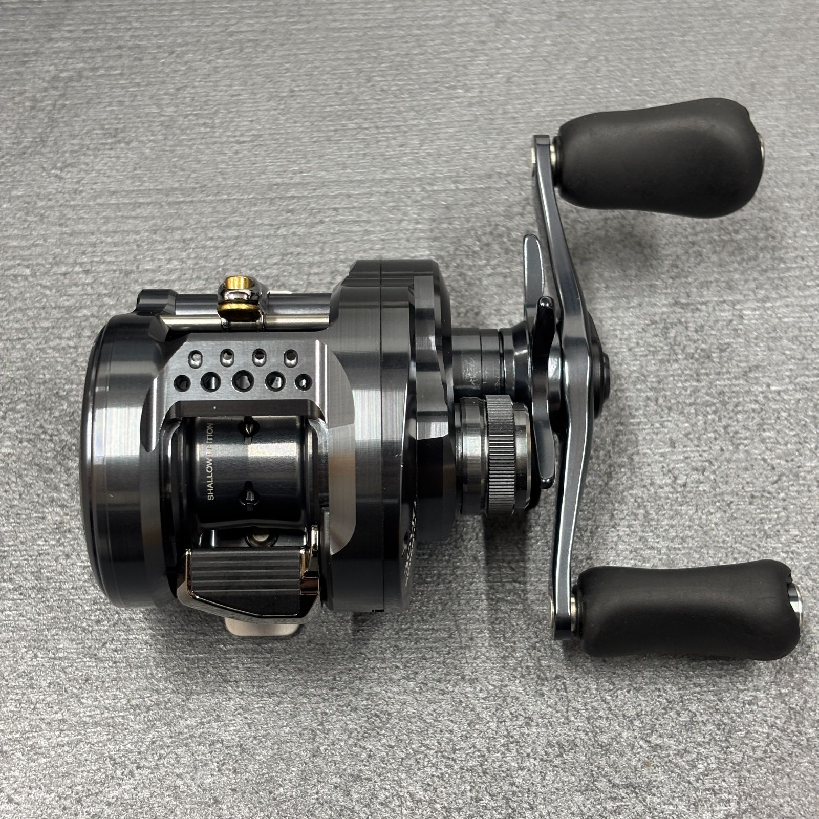 シマノ 24 カルカッタコンクエスト シャローエディション 30 HG 右ハンドル No.2503