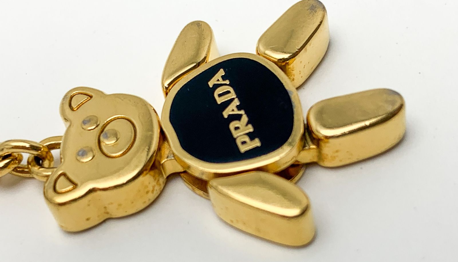 PRADA テディベアキーホルダー ブラック・ゴールド PRADA プラダ ロゴ入り 黒 ブラック ゴールド クマ くま