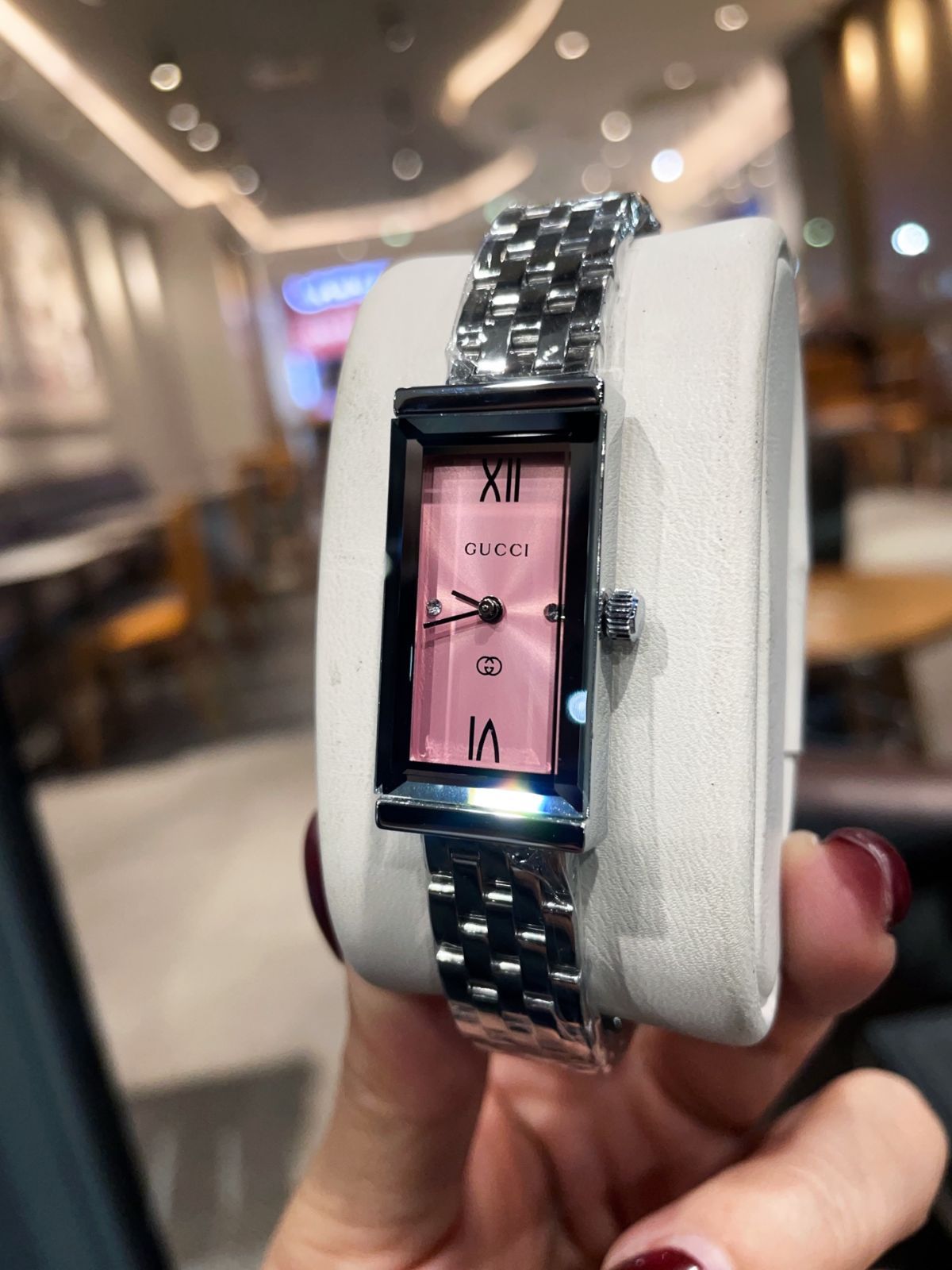 GUCCI スイス製 長方形ケース 時計　稼働品 今日特価】Gucci グッチ ジーフレーム シリーズ エレガントな