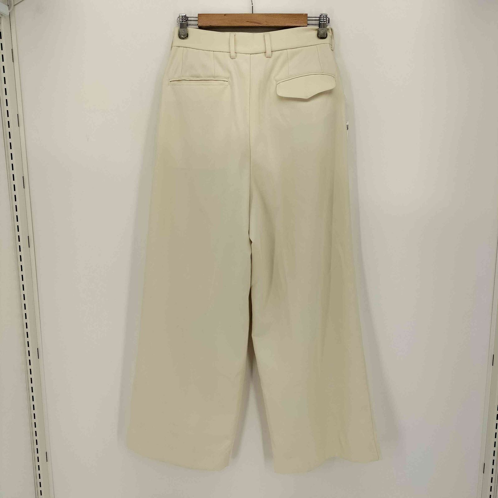 ソエルテ soerte 2tuck white wide slacks 2タック ホワイト スラックス メンズ JPN：2 - メルカリ