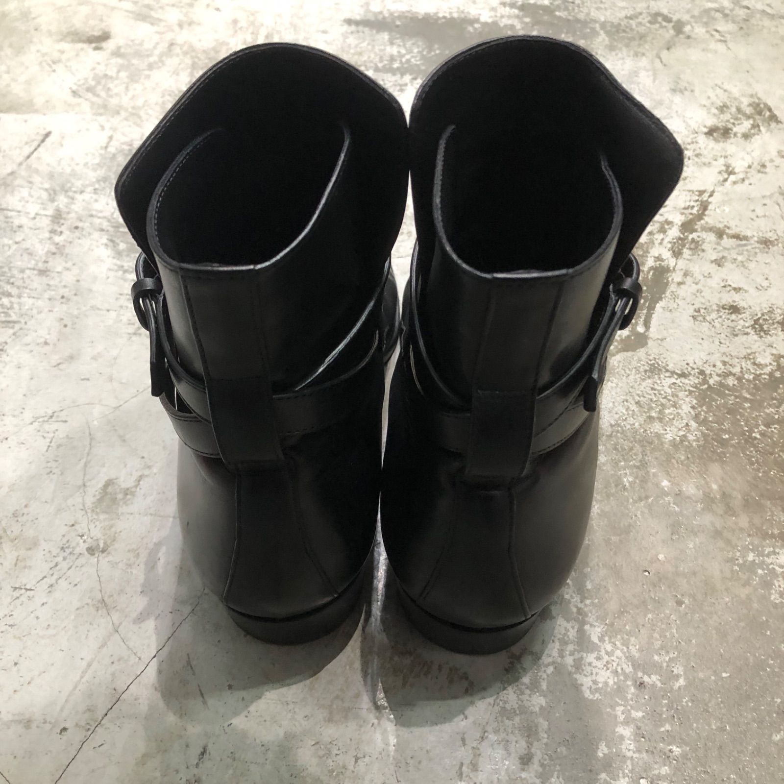 SAINT LAURENT PARIS ベルト付き レザー ブーツ シューズ