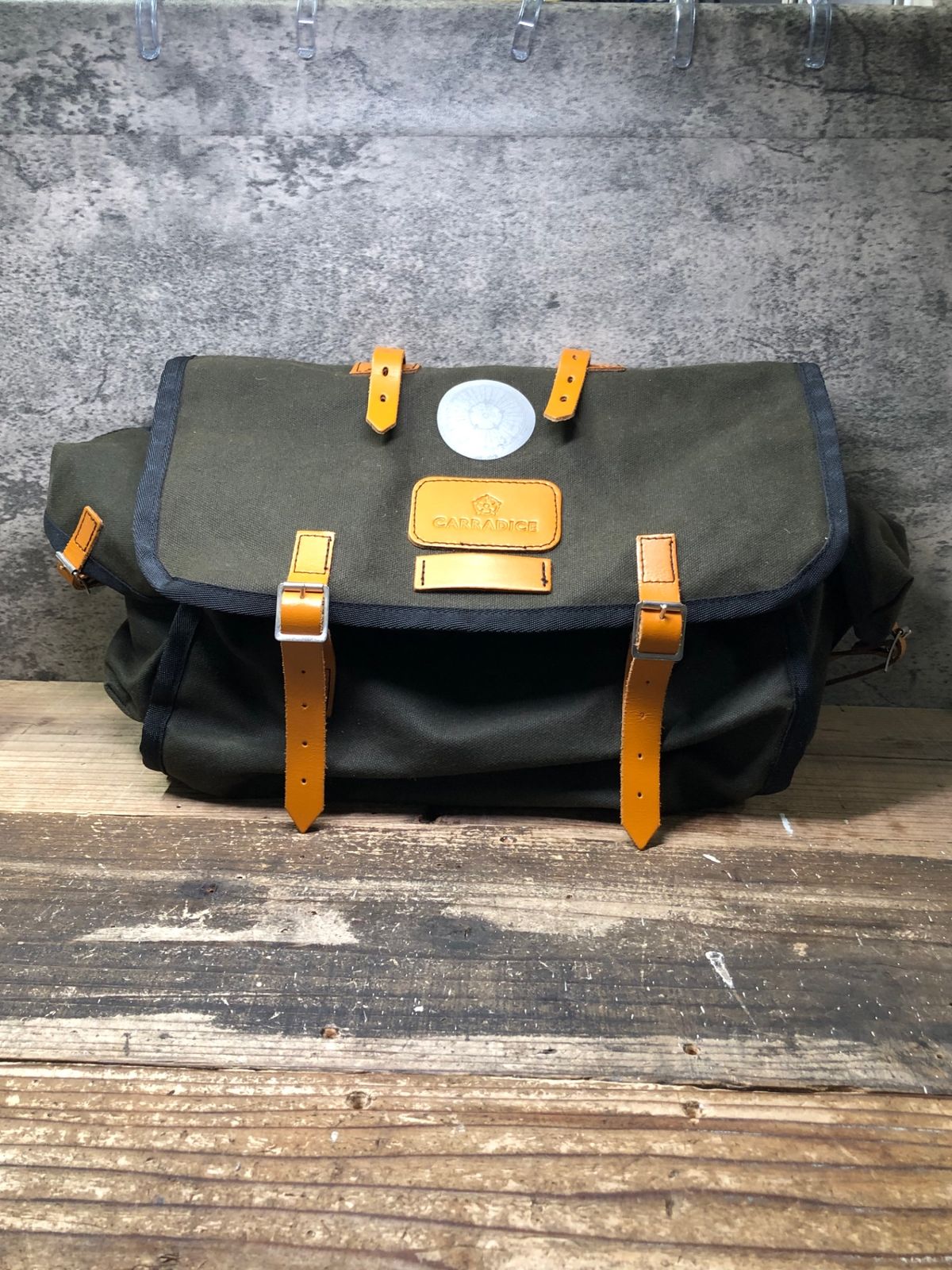 IU839 キャラダイス CARRADICE CAMBRIAN LIGHTWEIGHT サドルバッグ 黒 オレンジ