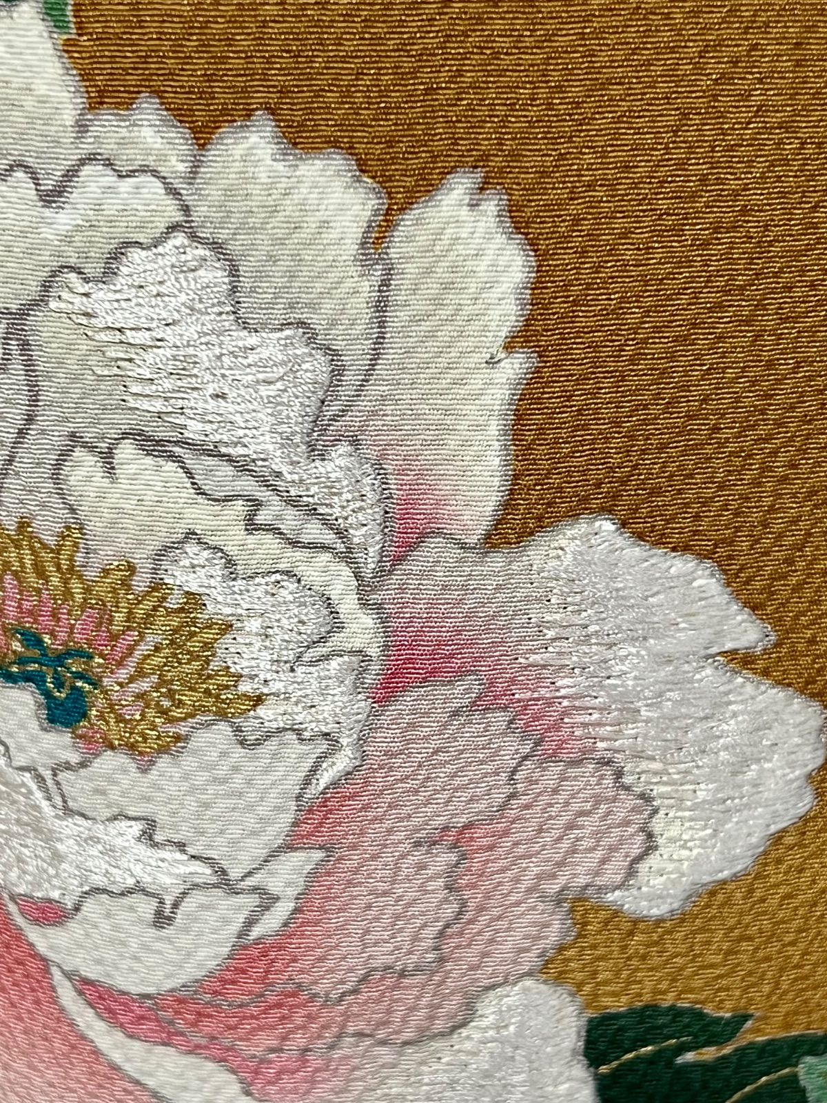 正絹 刺繍振袖 黄土色 牡丹刺繍 美品 蝶 辛子 花柄 からし お