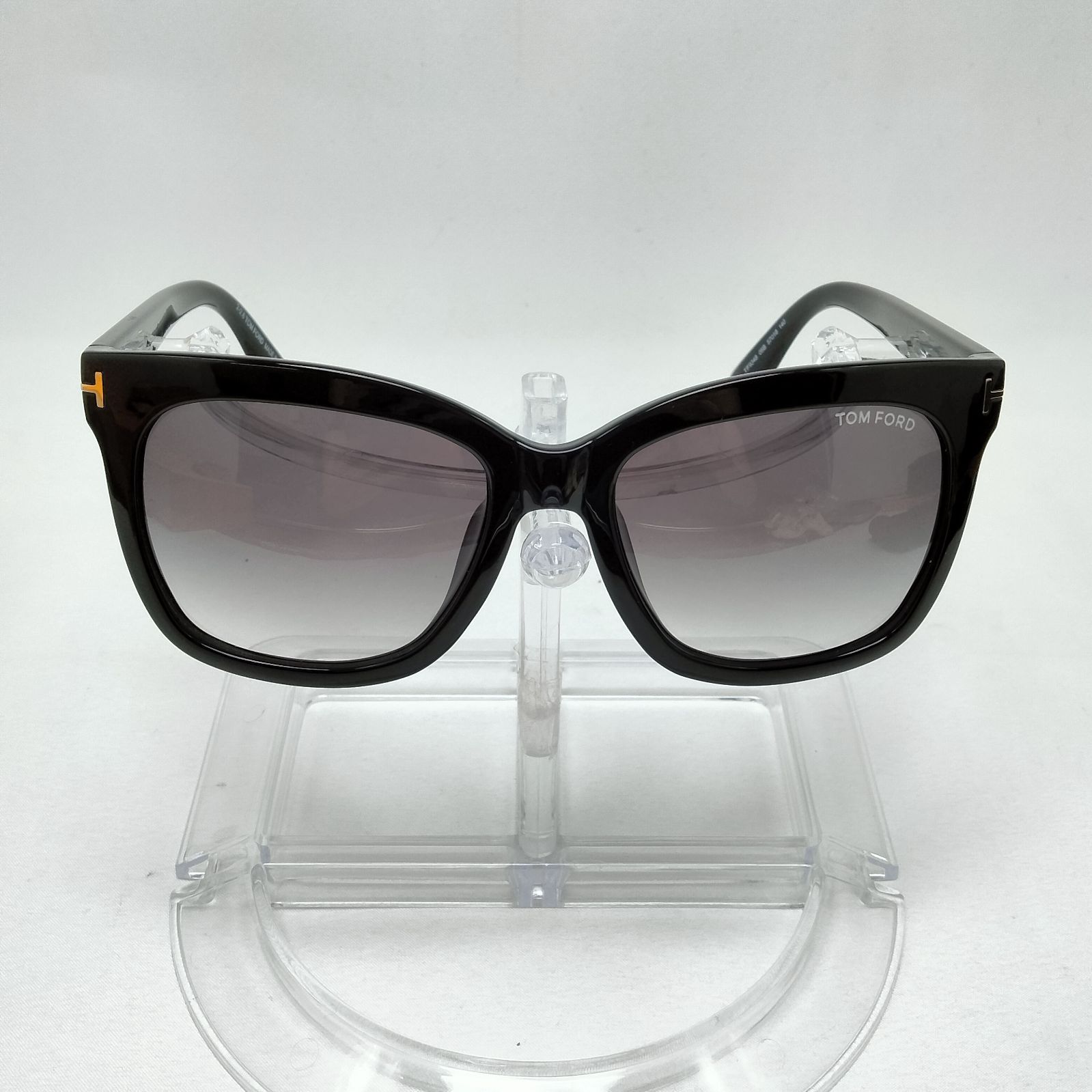 美品✨TOMFORD トムフォード カラーサングラス 黒縁 TF9348 ✨️TOMFORD✨️トムフォード カラーサングラス 黒縁 TF9348
