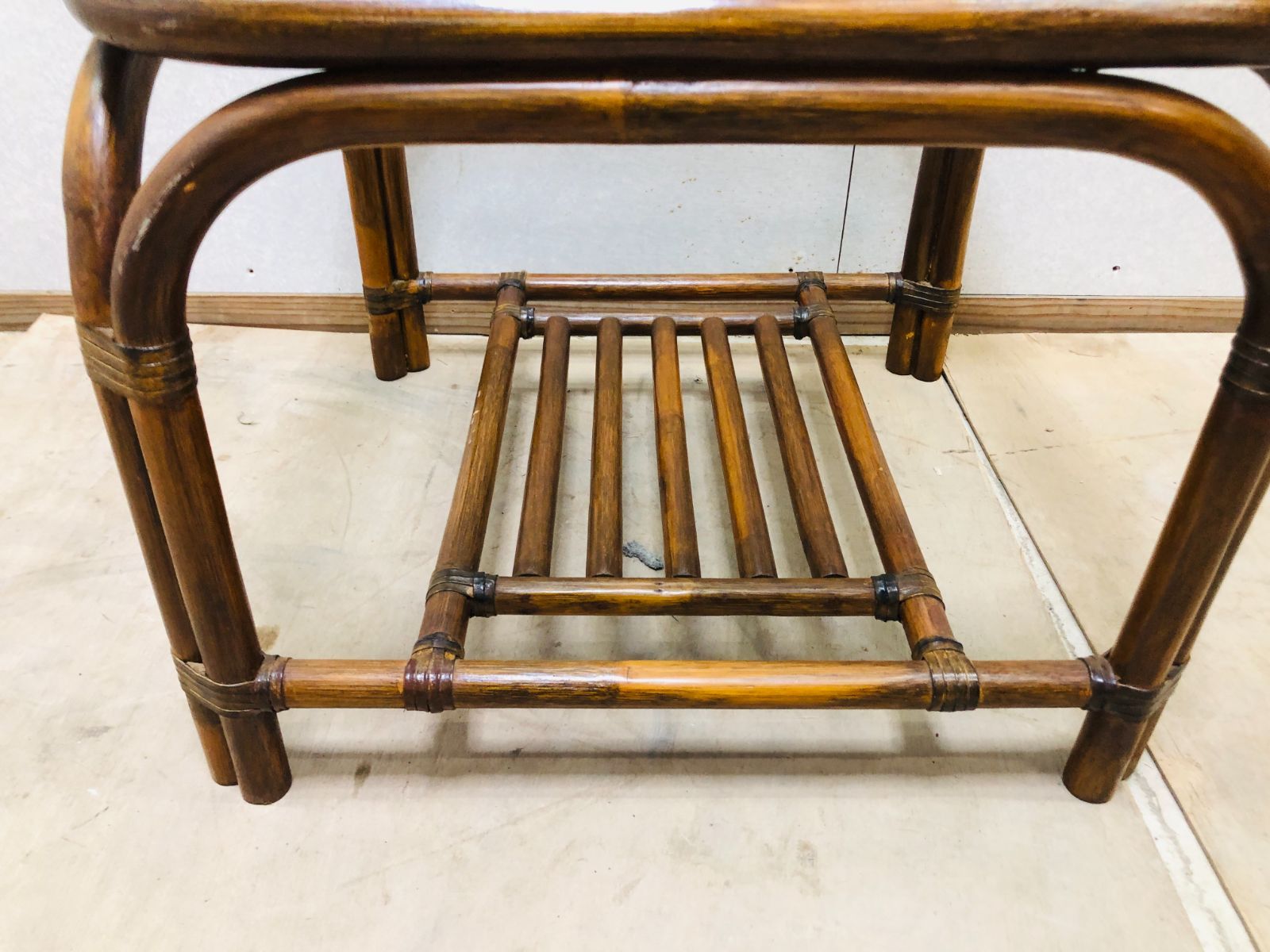 ラタン　藤　3点セット　ガラステーブル＋チェア2脚　応接セット 250323 ラタン 藤 3点セット ガラステーブル＋チェア2脚 応接セット 250323