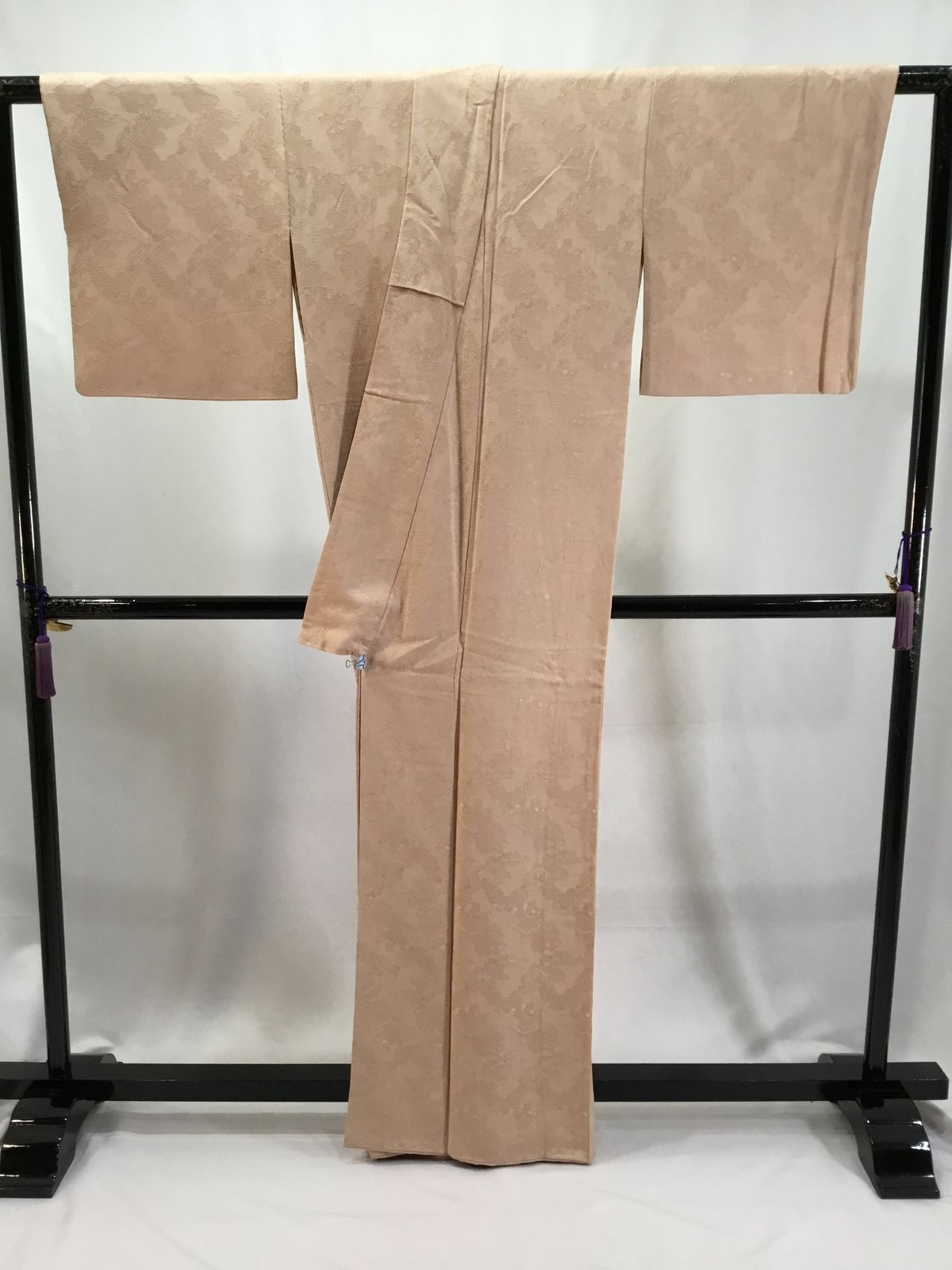 色無地/正絹/美品/ベージュ/一ッ紋/下り藤/仕立上がり/適応身長148～155㎝/7142 色無地/正絹/美品/ベージュ/一ッ紋/下り藤/仕立上がり/適応身長148