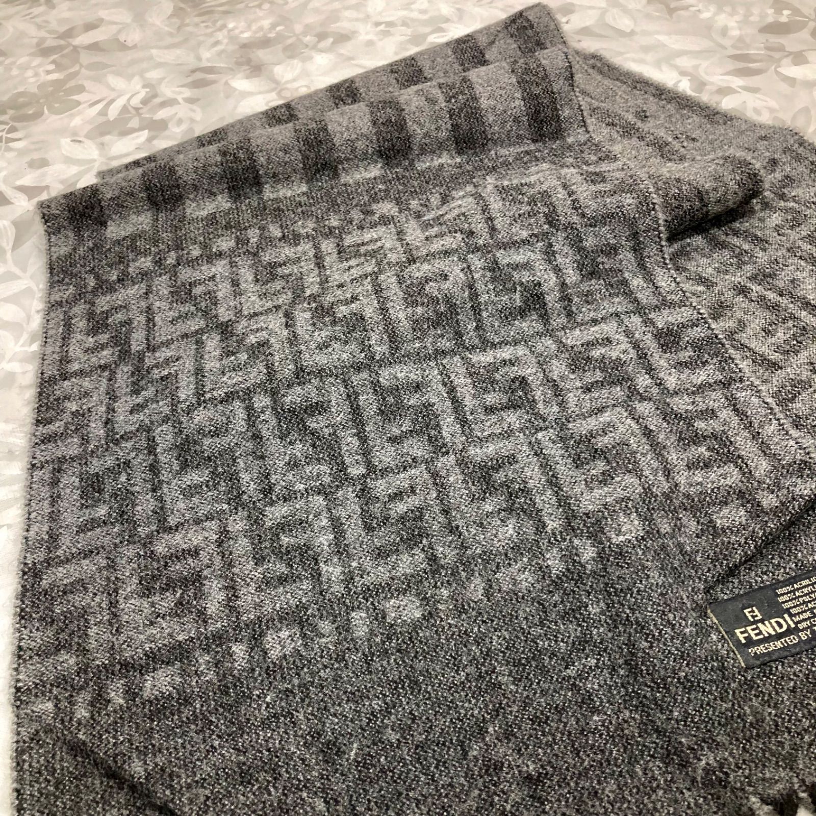 FENDI フェンディ マフラー グレー×ブラック系 ズッカ×ストライプ柄