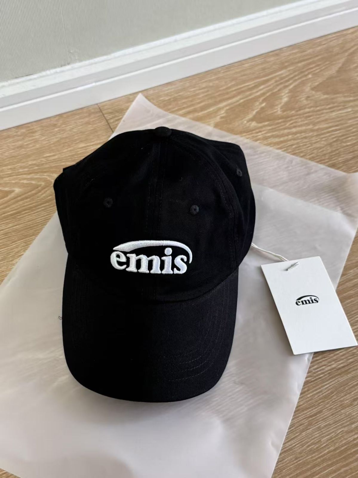 emis エミス イミス キャップ ブラック 未使用 emis 韓国 キャップ ブラック 正規店購入 新品タグ付き - 帽子