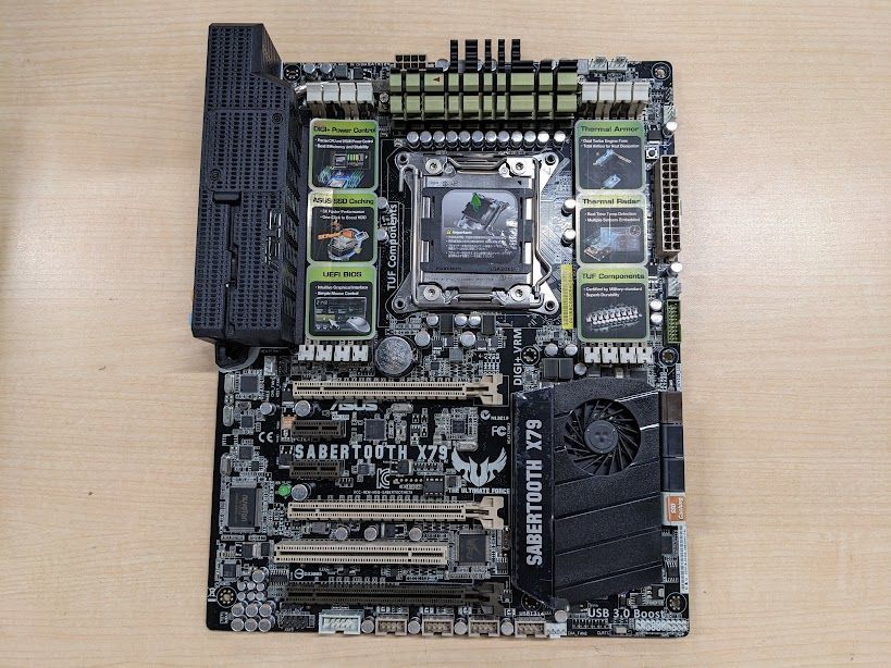 ASUS X79 ATX LGA2011 SABERTOOTH X79 - メルカリ