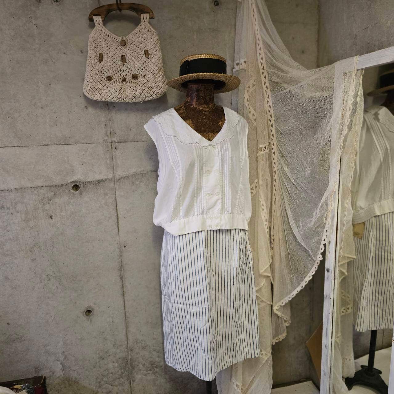 Euro vintage(ヨーロッパヴィンテージ) 70's~embroidered big collar V-neck sleeveless white cotton blouse 大きな刺繍襟のホワイトコットンブラウス ベスト Euro vintage(ヨーロッパヴィンテージ) 70's~embroidered big