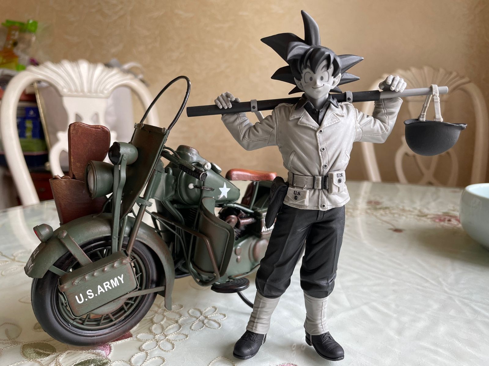 オリーブグリーン ハーレーダビッドソンバイクの模型 1/8