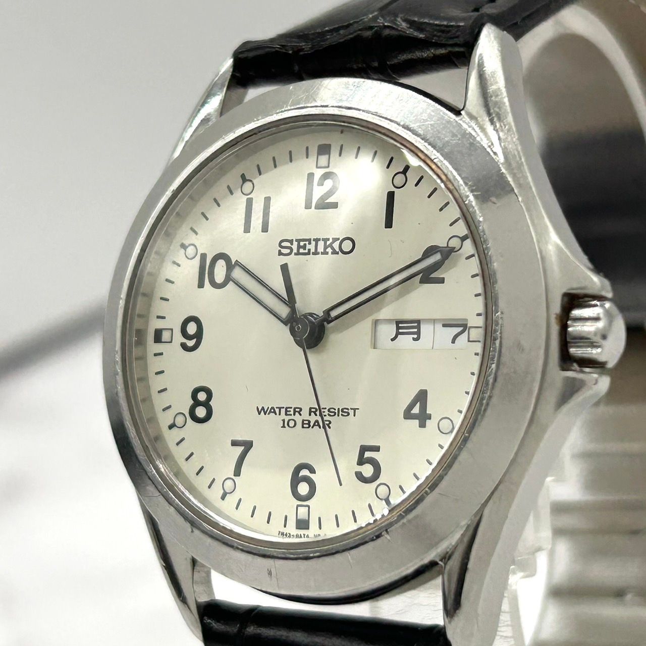 ベルト 社外品 電池交換済 稼働品 SEIKO セイコー メンズ 腕時計 7N43-0AJ0 デイデイト 曜日 日付表示 シルバー アイボリー文字盤 ブラックレザー 10気圧防水 クオーツ アナログ 高視認性 クラシック ビジネス カジュアル G6