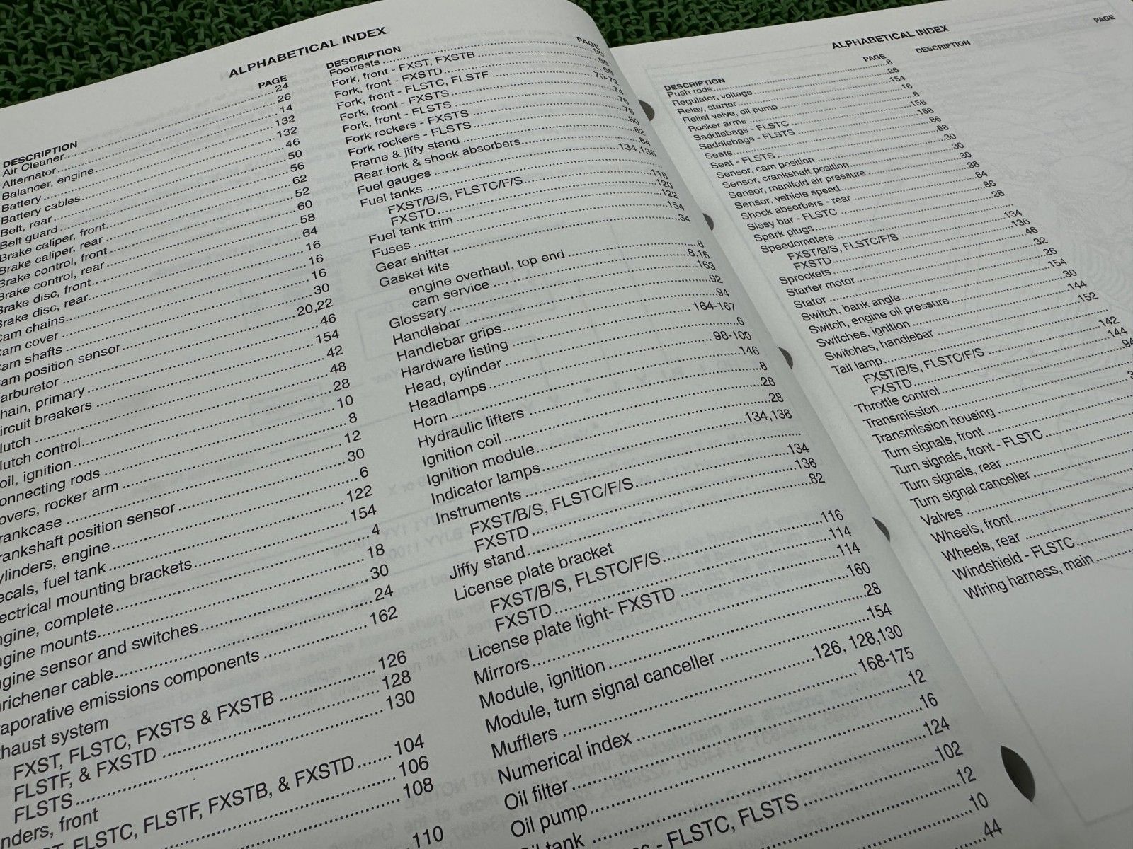 ソフテイル パーツリスト 英語版 ハーレー 正規 バイク 整備書 2000年ソフテイルモデル パーツカタログ FXST pB