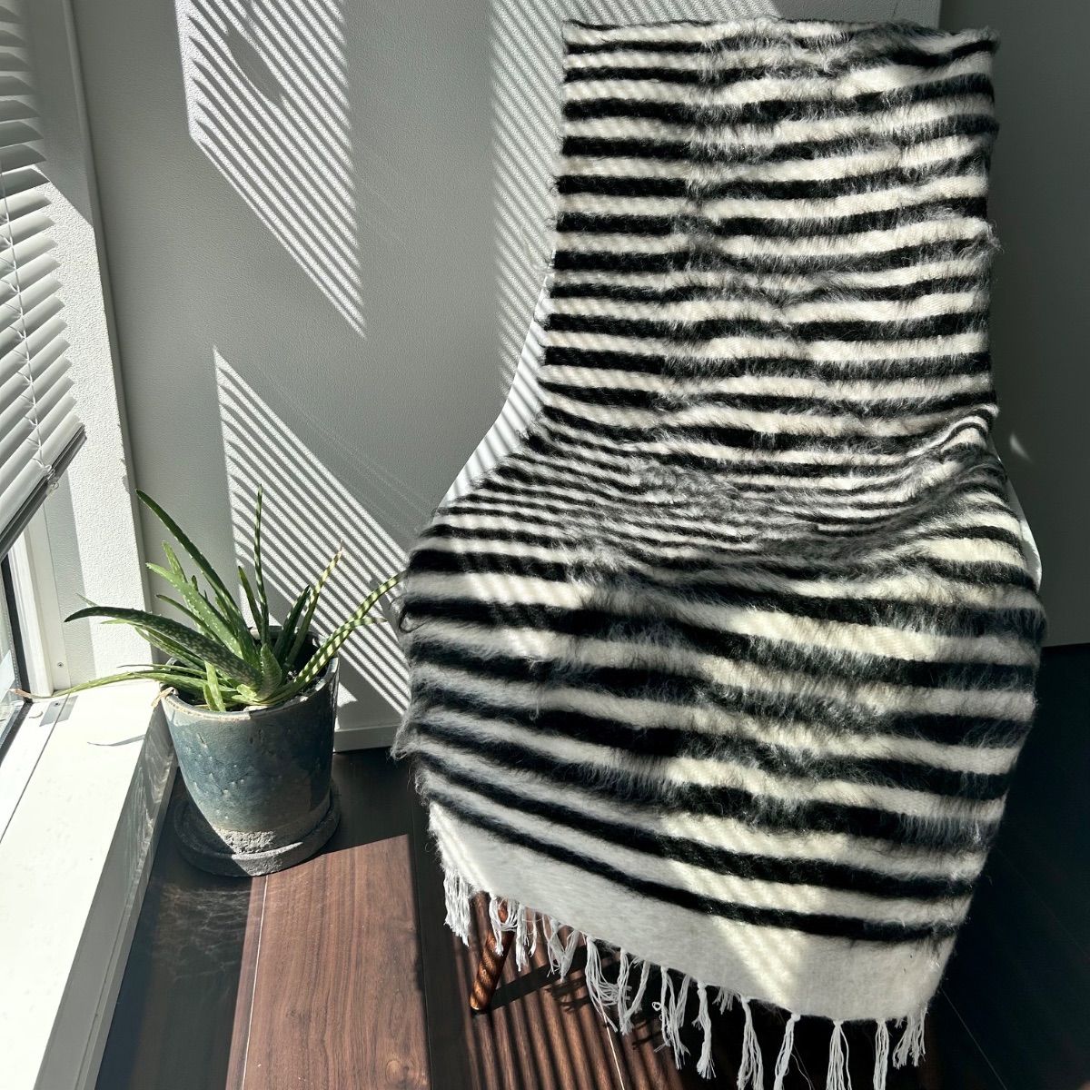 トルコより直輸入 NEW Turkish Battaniye トルコ製 手織りバッターニエ 127cm×80m ホワイト×ブラック