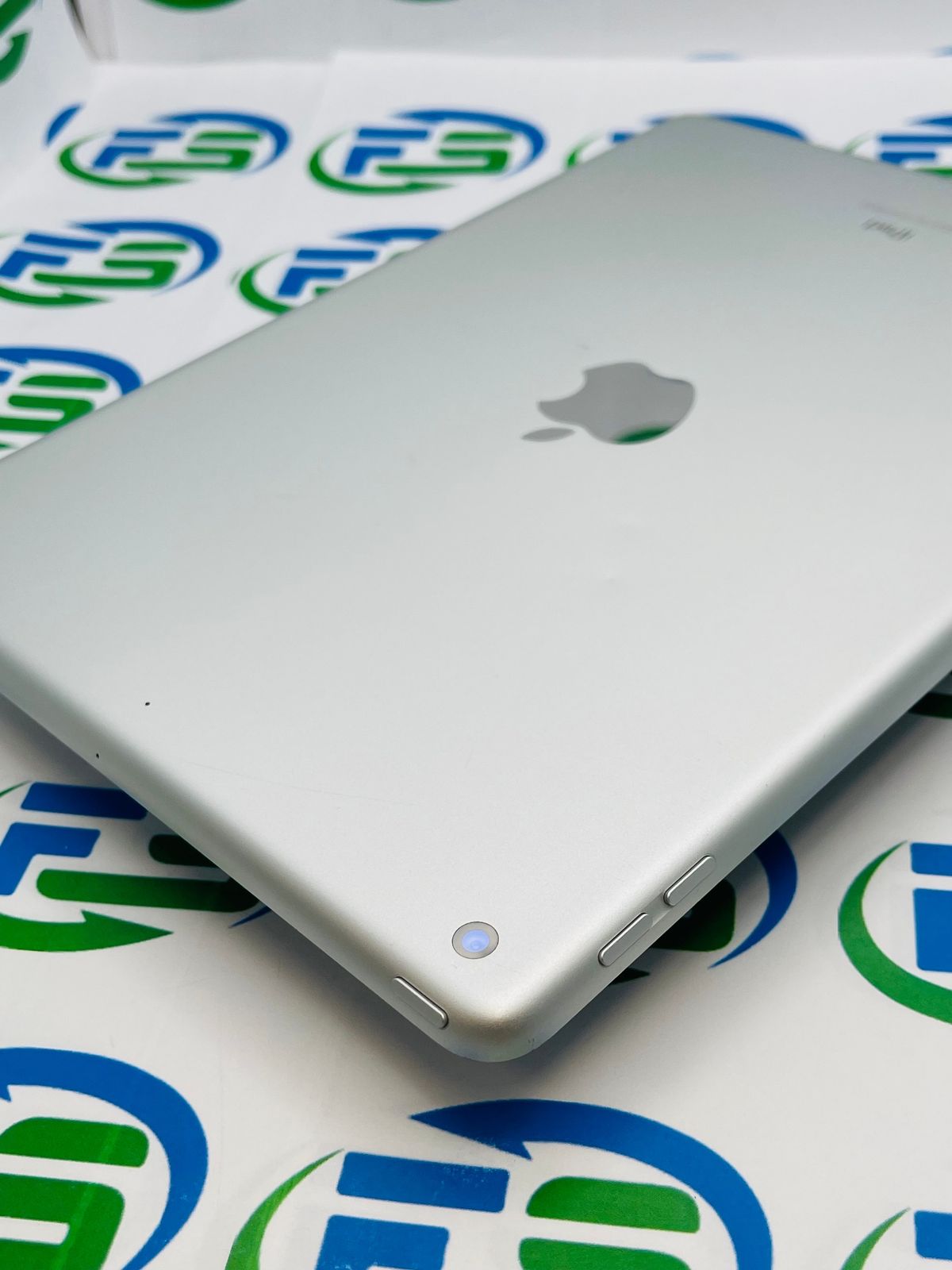 iPad 第7世代 Wi-Fi 128GB シルバー MW782J/A A2197 - メルカリ