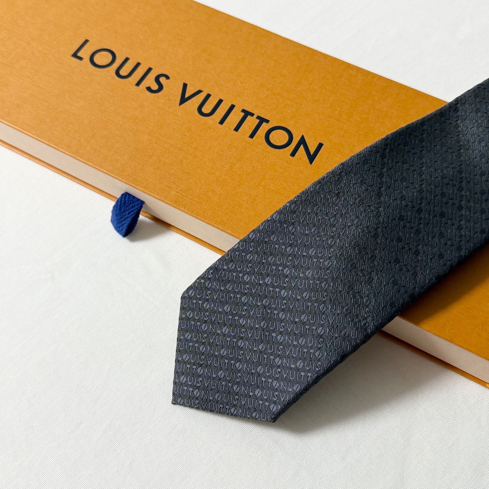 【極美品】Louis Vuitton ダークグレー ネクタイ 美品 LOUIS VUITTON ルイヴィトン ネクタイ シルク100