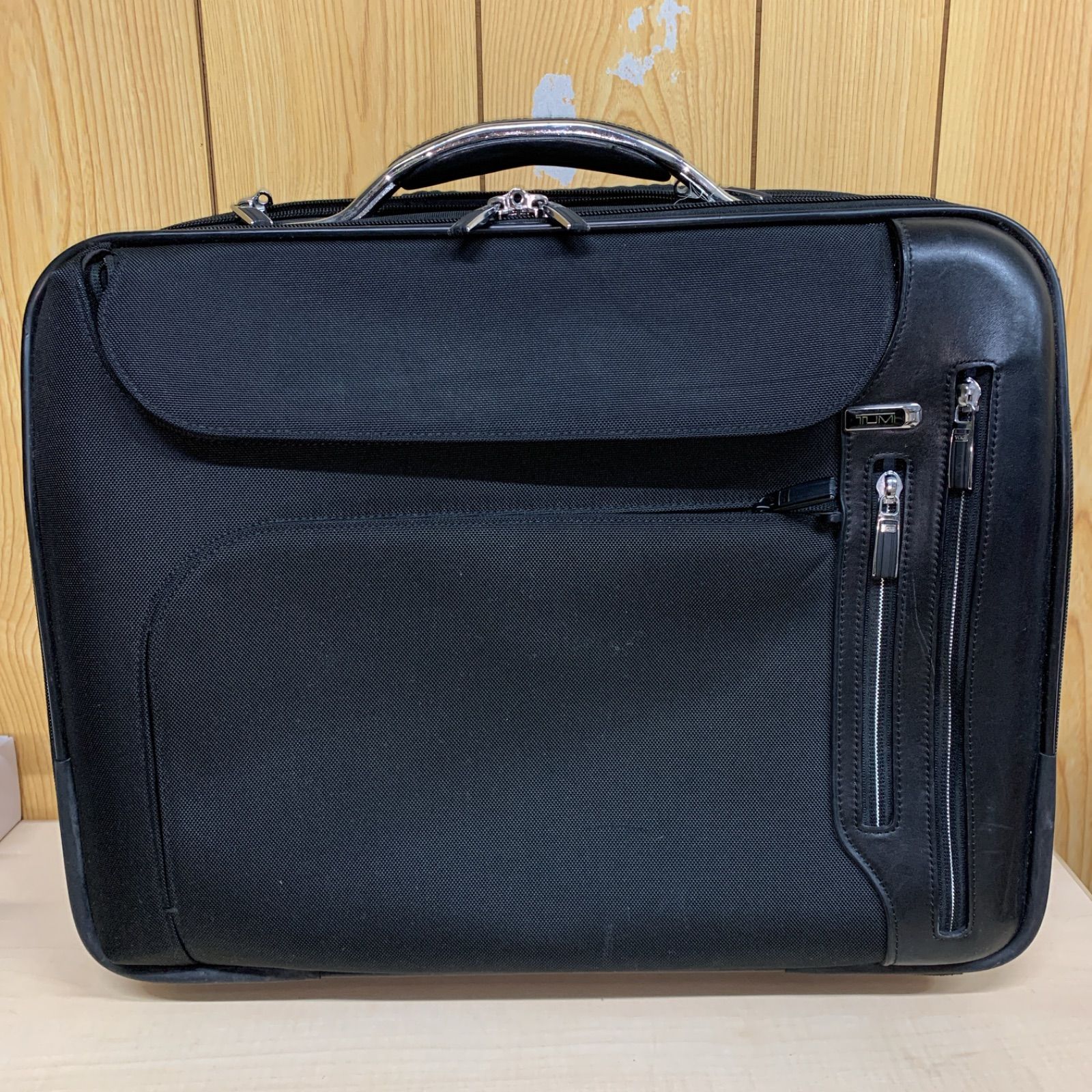 Tumi・トゥミ 最高級 Arrive 25603D 『LaGuardia』 - バッグ Tumi・トゥミ 最高級 Arrive 25603D 『LaGuardia』 - バッグ