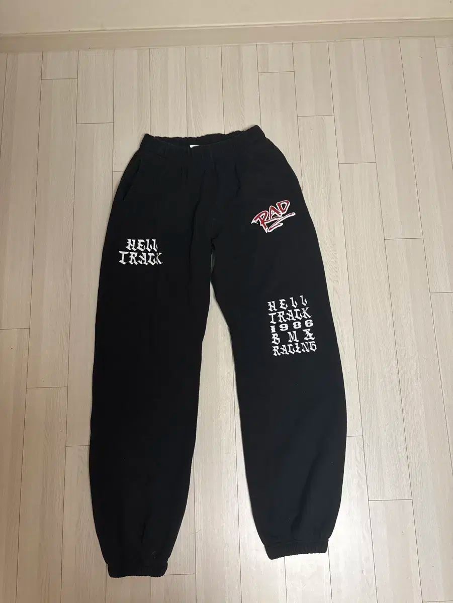 ブラックアウト ピアス スウエットパンツ s