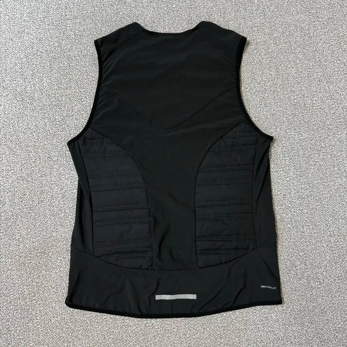 Nike(ナイキ） エアロロフト ランニングベスト XL - メルカリ