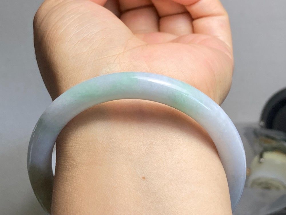 BG9-39 訳あり処分品 糯種 57.0mm 白緑 ミャンマー産 A貨 本翡翠