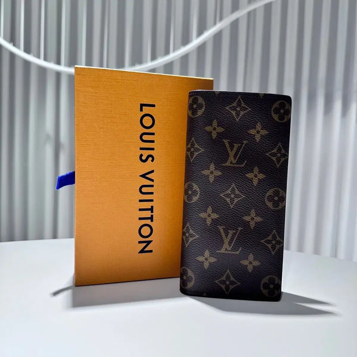 ✨極美品✨ルイヴィトン タイガ ラマ ポルトフォイユブラザNM ネオン