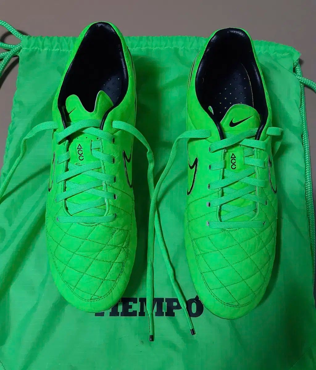 NIKE ナイキ サッカーシューズ ティエンポ レジェンド V FG ACC 260 サイズ