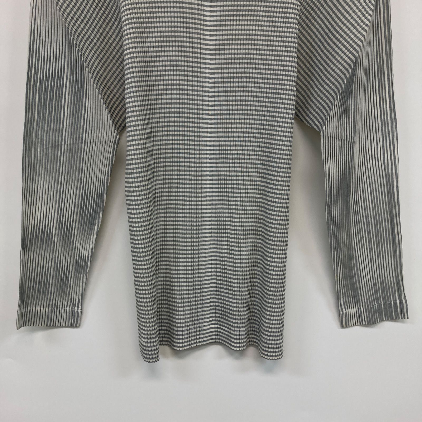 t*読様 Issey Miyake ホワイト 長袖シャツ ISSEY MIYAKE イッセイミヤケ 銀タグ ポケット付 長袖 シャツ