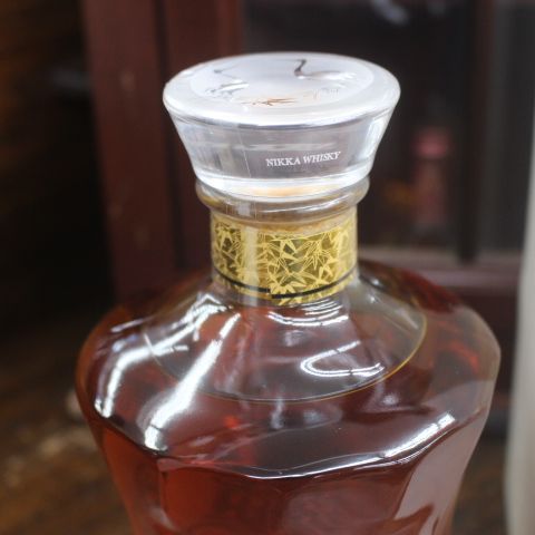 最終値下げ／送料無料：NIKKA WHISKY  鶴　箱入り 1本 楽天市場】【送料無料】 ニッカ ウイスキー 鶴 陶器 ボトル