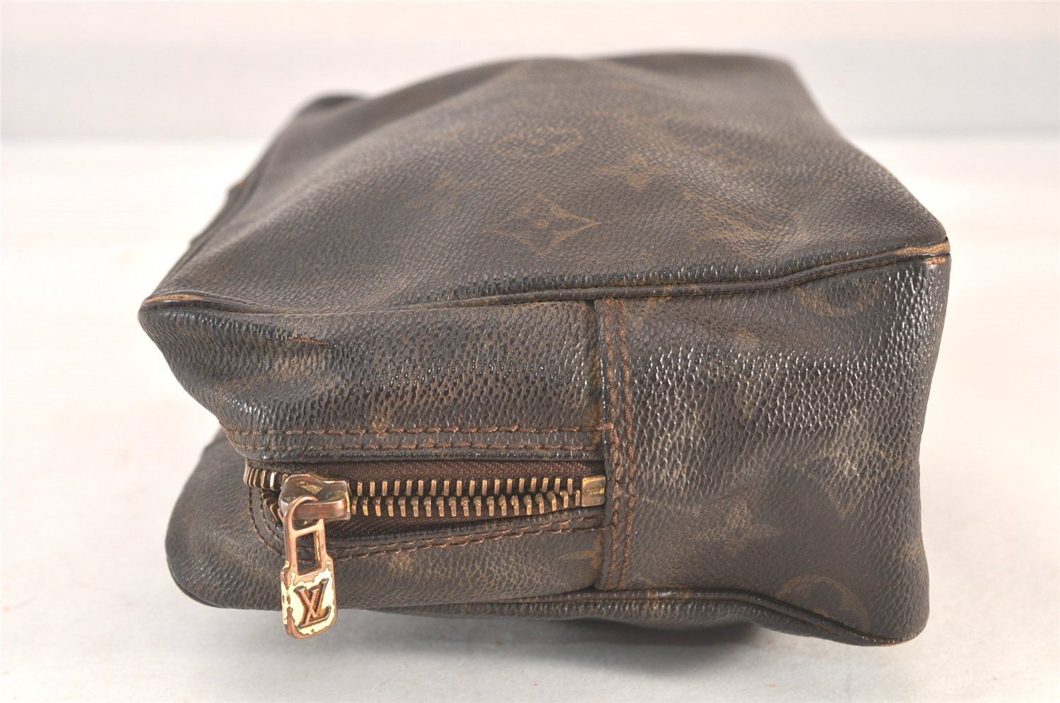 LOUIS VUITTON ルイヴィトン モノグラム トゥルース トワレット