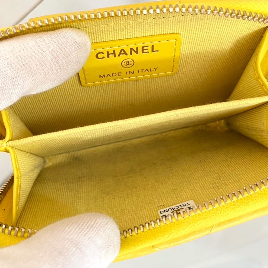 CHANEL】 19 フラグメントケース イエロー 黄色 チェーンロゴ - メルカリ 