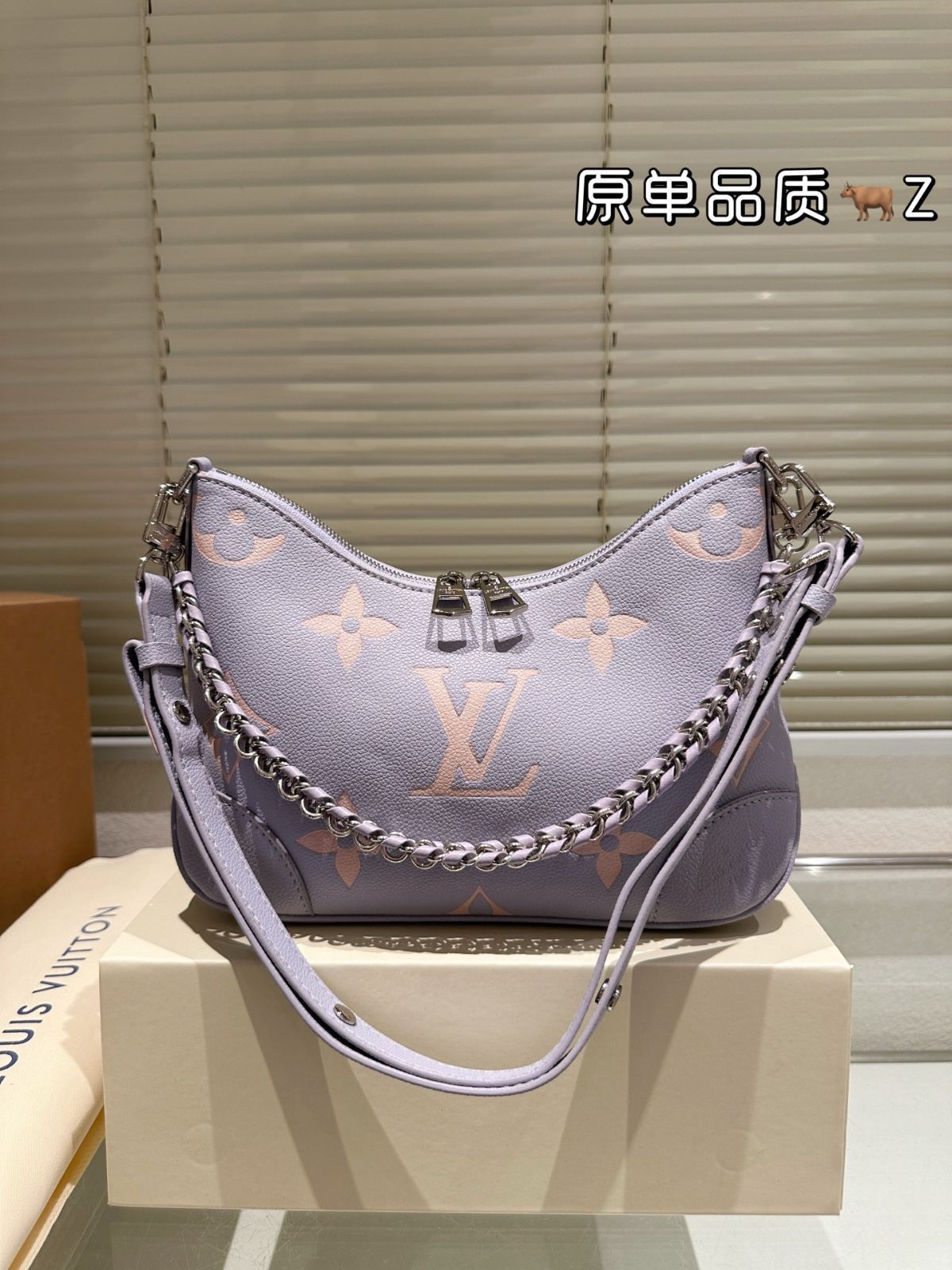 Louis Vuitton 実用的な ハンドバッグ【クロワッサン】チェーン Louis Vuitton 実用的な ハンドバッグ【クロワッサン】チェーン