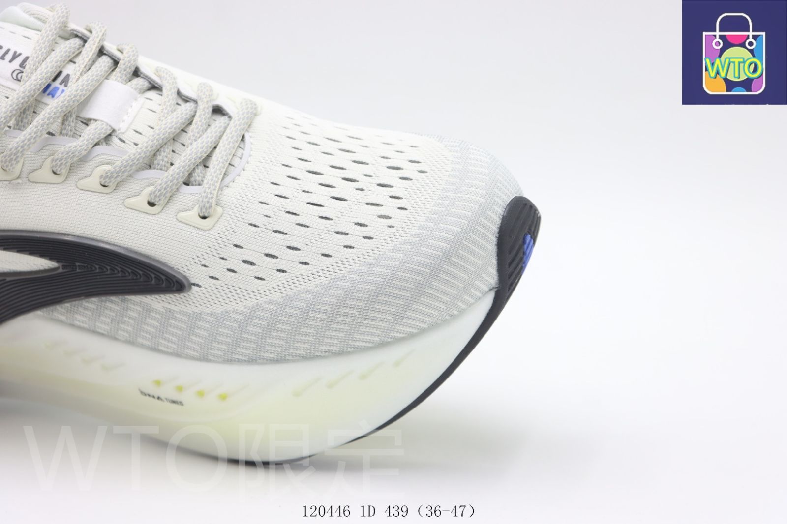 Brooks のスニーカー