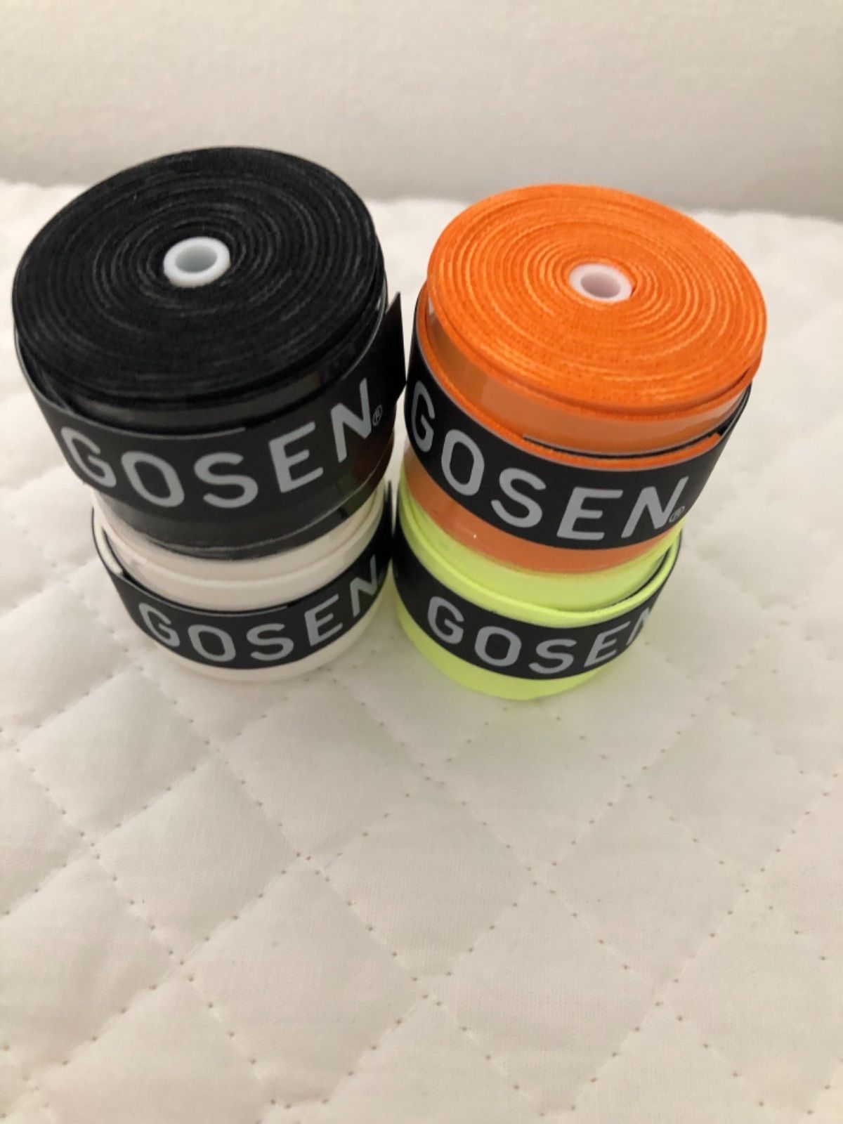 ゴーセングリップテープ黒と白各1個とオレンジ2個計4個