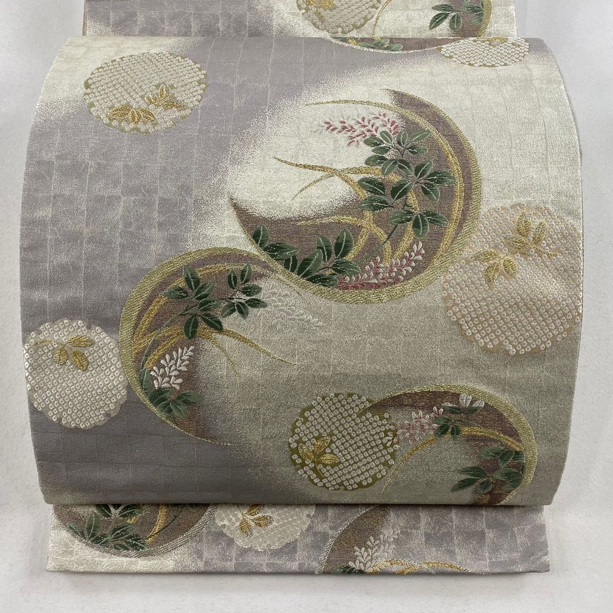 ⑥⑥⑤ 夏帯 雪輪　しば草 六通 袋帯 正絹 金糸 袋帯 美品 秀品 雪輪 草花 金糸 箔 灰色 六通 正絹 【中古