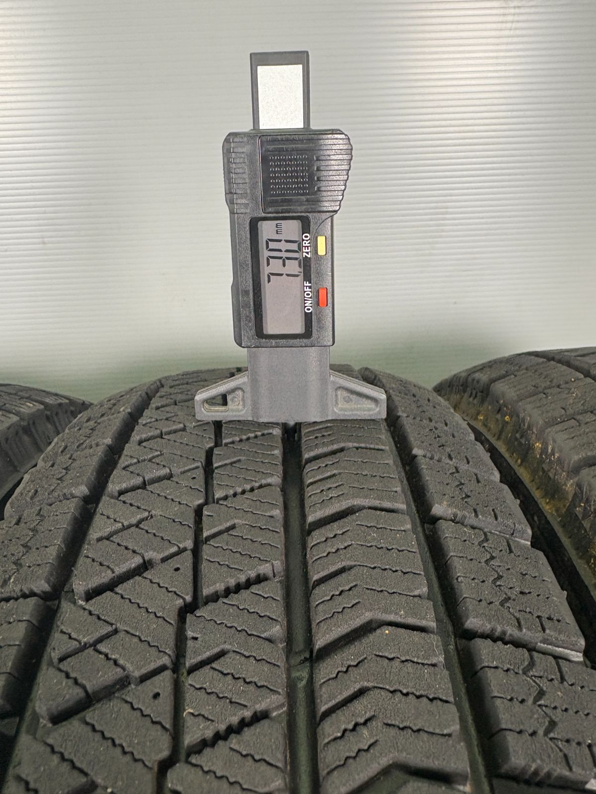 冬タイヤ スタッドレス