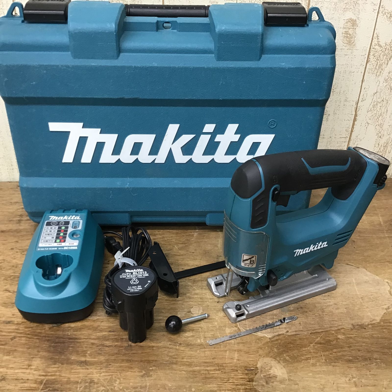 マキタ(makita) コードレスジグソー JV100D バッテリー 充電器付き マキタ(makita) コードレスジグソー JV100D バッテリー 充電器付き
