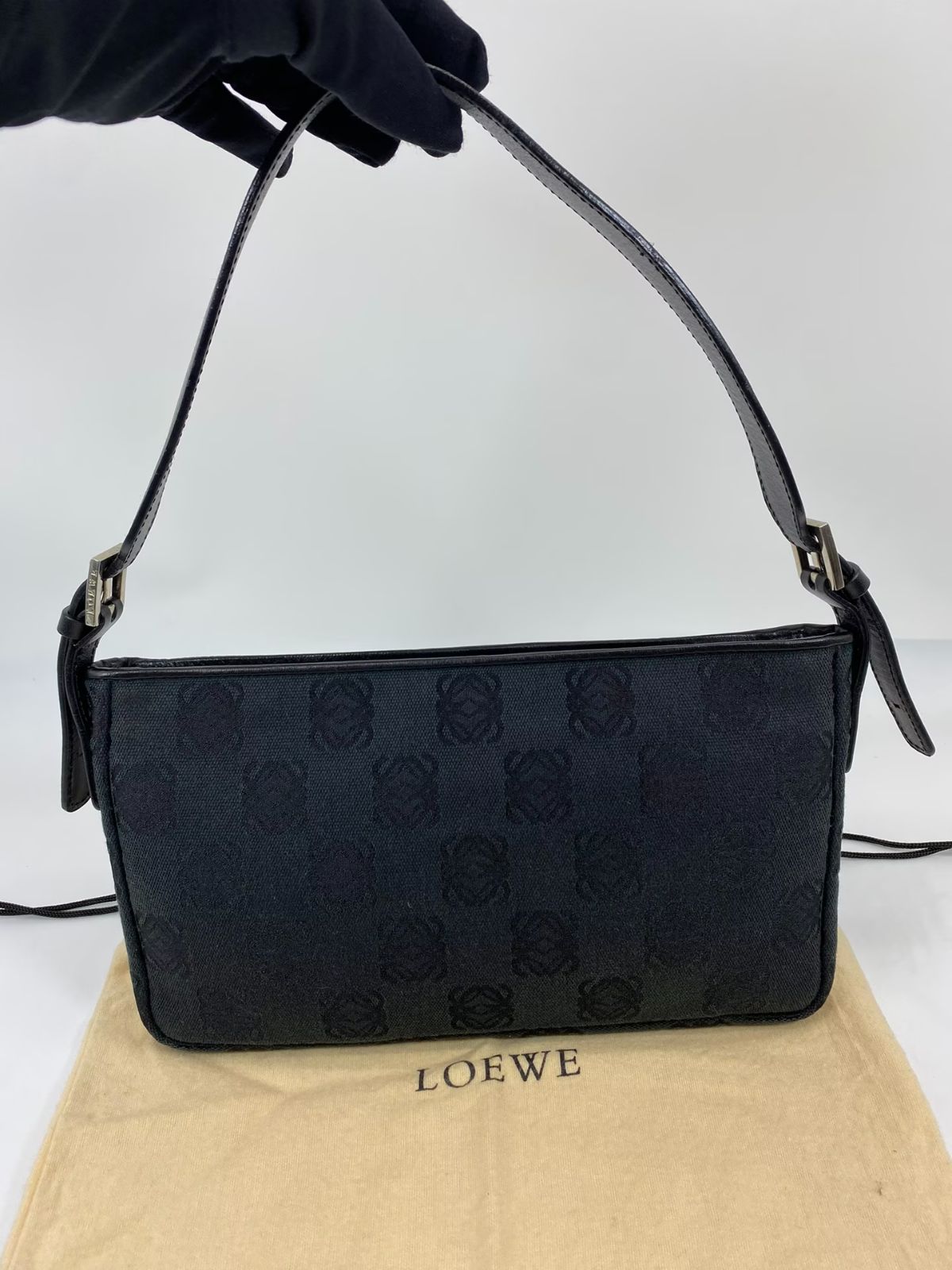LOEWE ロエベ リピートアナグラム アクセサリーポーチ ブラックカラー 